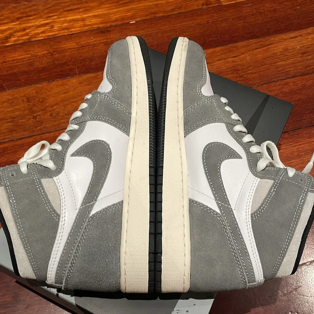 🚨 SALE // Nike Air Jordan 1 Retro High OG GS - Picture 4 of 12